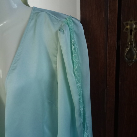 GUESS NWT Lace Silky Tie Waist Top  Peasant Sleeves Bow Tie Deep V Soft Green XS - Picture 5 of 8